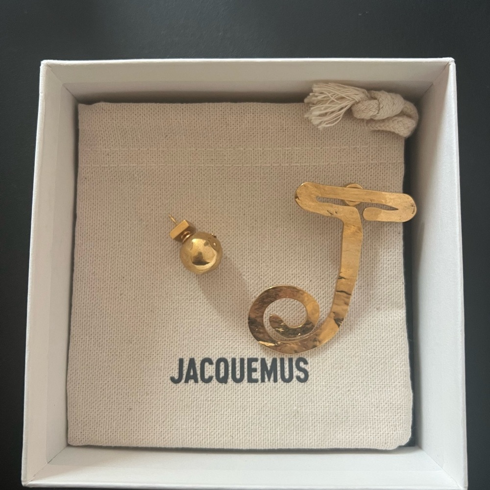 Jacquemus La Boucle Mismatched J Earrings